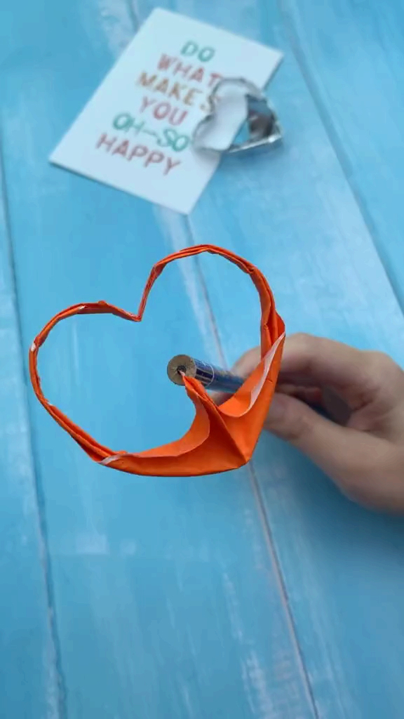 手工折纸#超级好玩的爱心平衡鸟