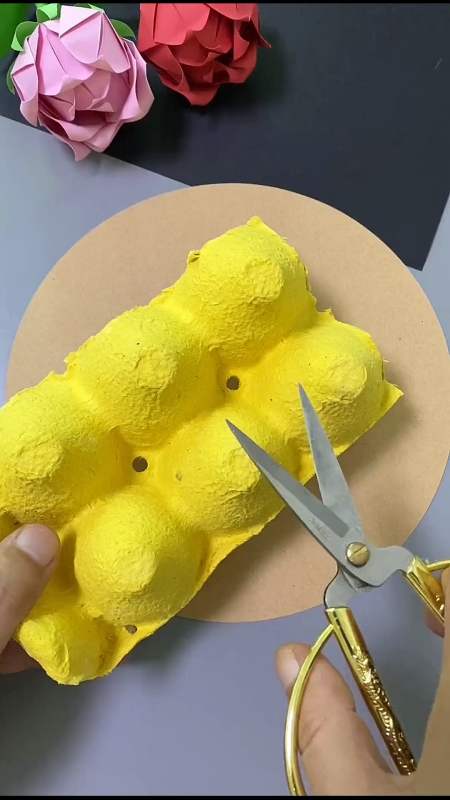手工制作#家里的鸡蛋托不要扔,一起来做漂亮的创意粘贴画吧!-度小视