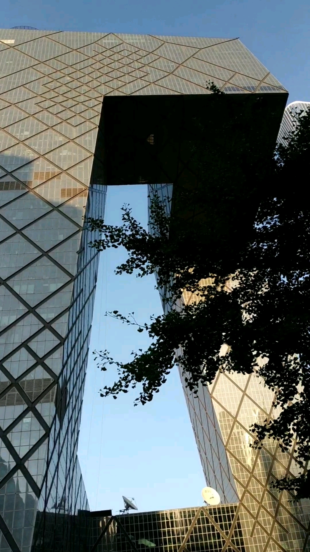 带上全民去旅行#中央电视台总部大楼,位于北京市朝阳区东三环中路32