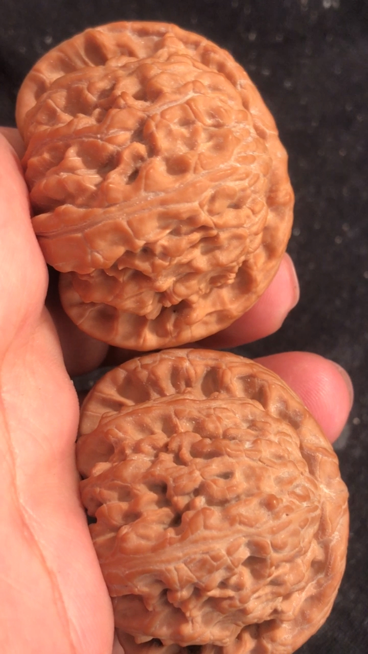 文玩核桃#46王三闷尖白狮子头-度小视