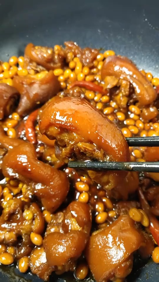 猪肘焖黄豆你想拥有吗