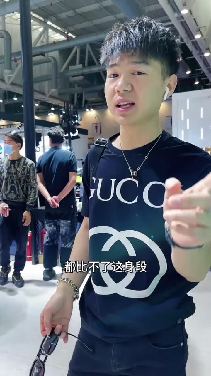 我本想以常人的姿态跟你交谈没想到换来的竟是疏远