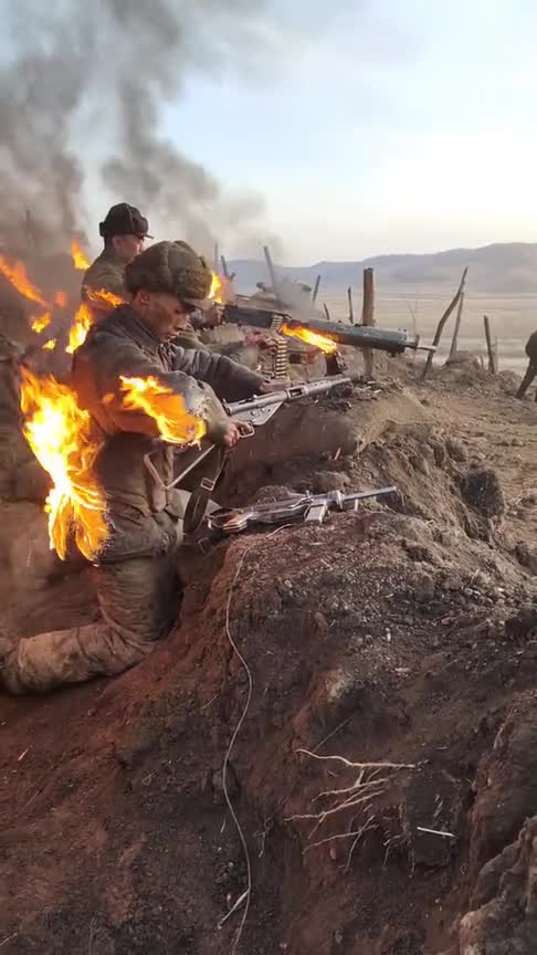 带你走进战争片拍摄现场!衣服着火还要继续战斗,看似很假却是真历史!