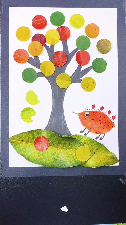 创意手工用落叶拼贴一棵秋天的大树做幼儿园最靓的手工
