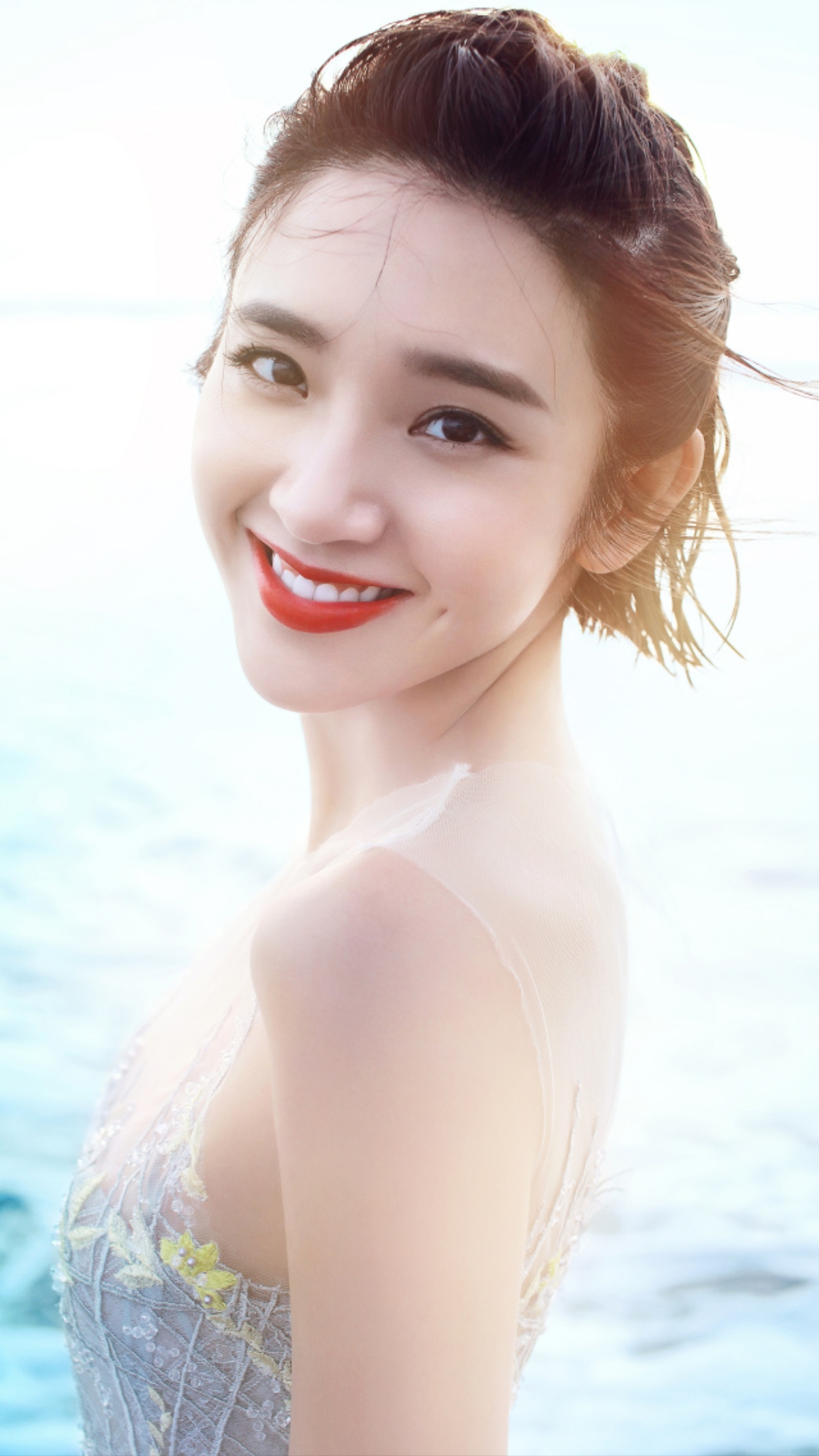 明星#酒窝美女唐艺昕,她的笑容很有感染力,很自然