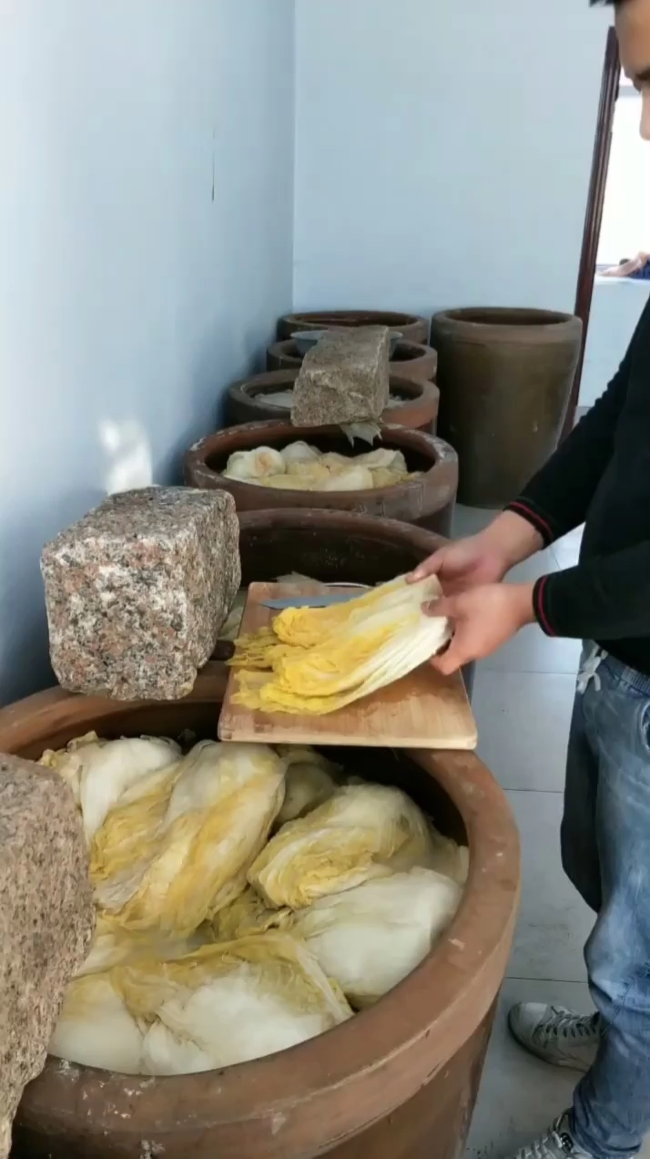 东北酸菜#正宗东北大缸腌制酸菜,干净好吃