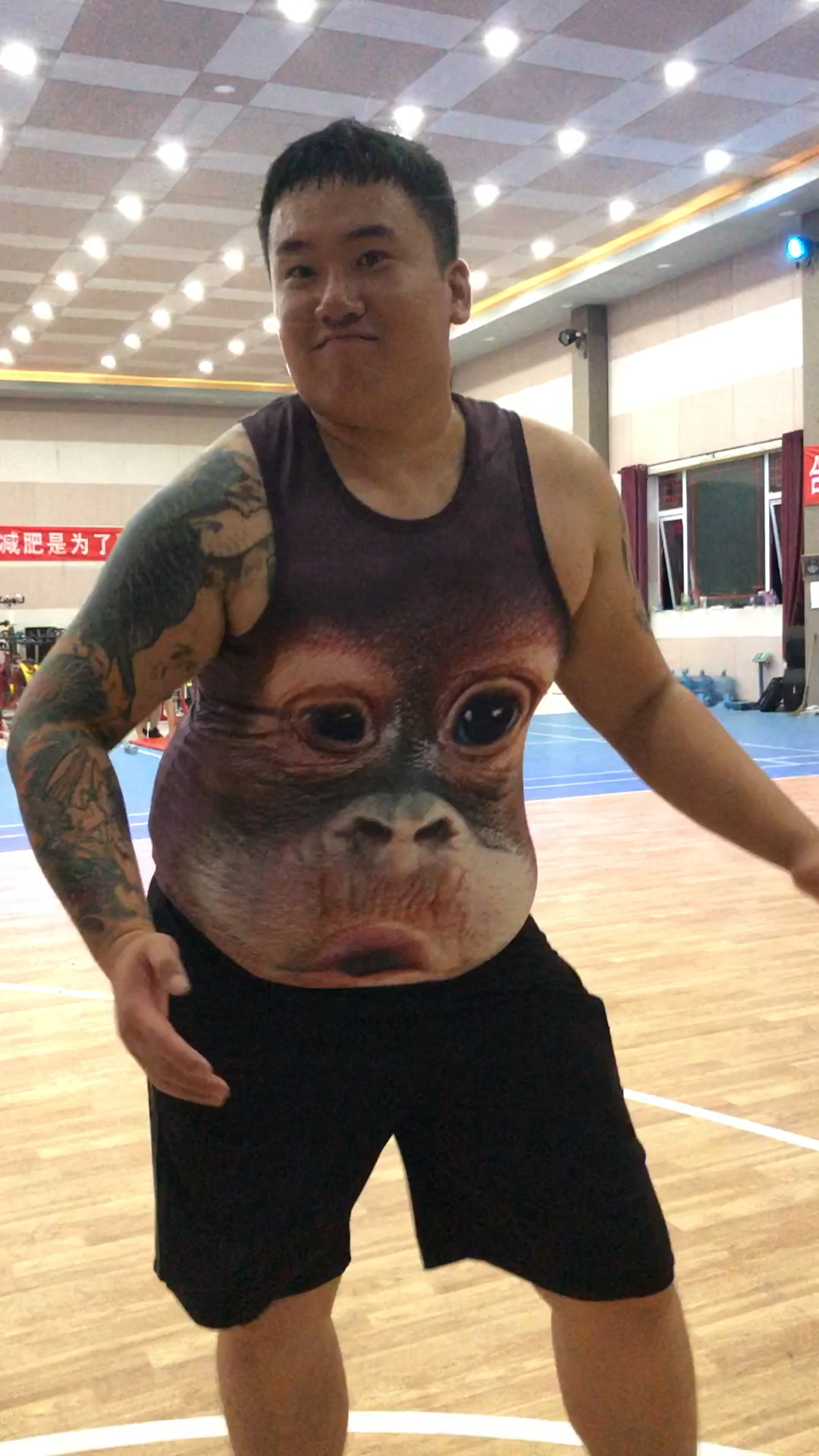 肚皮舞!男的骚起来没有女的什么事