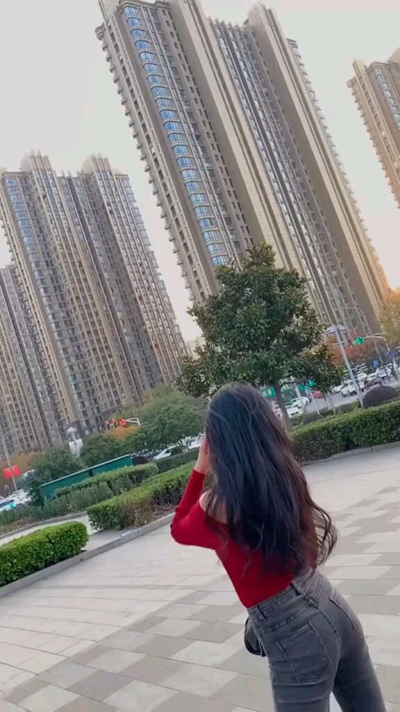 大家还记得自己的第一个网名吗牛仔裤背影长发