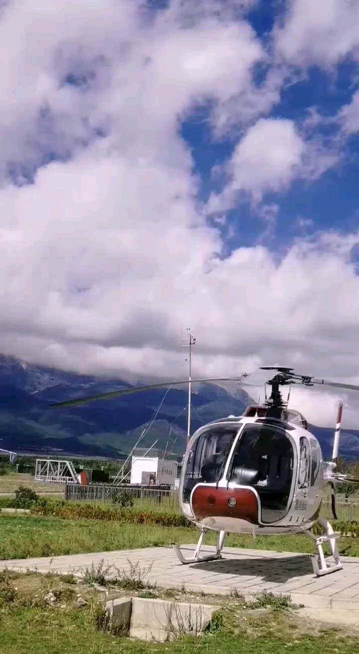 丽江直升机旅游#雪山脚下的红蜻蜓