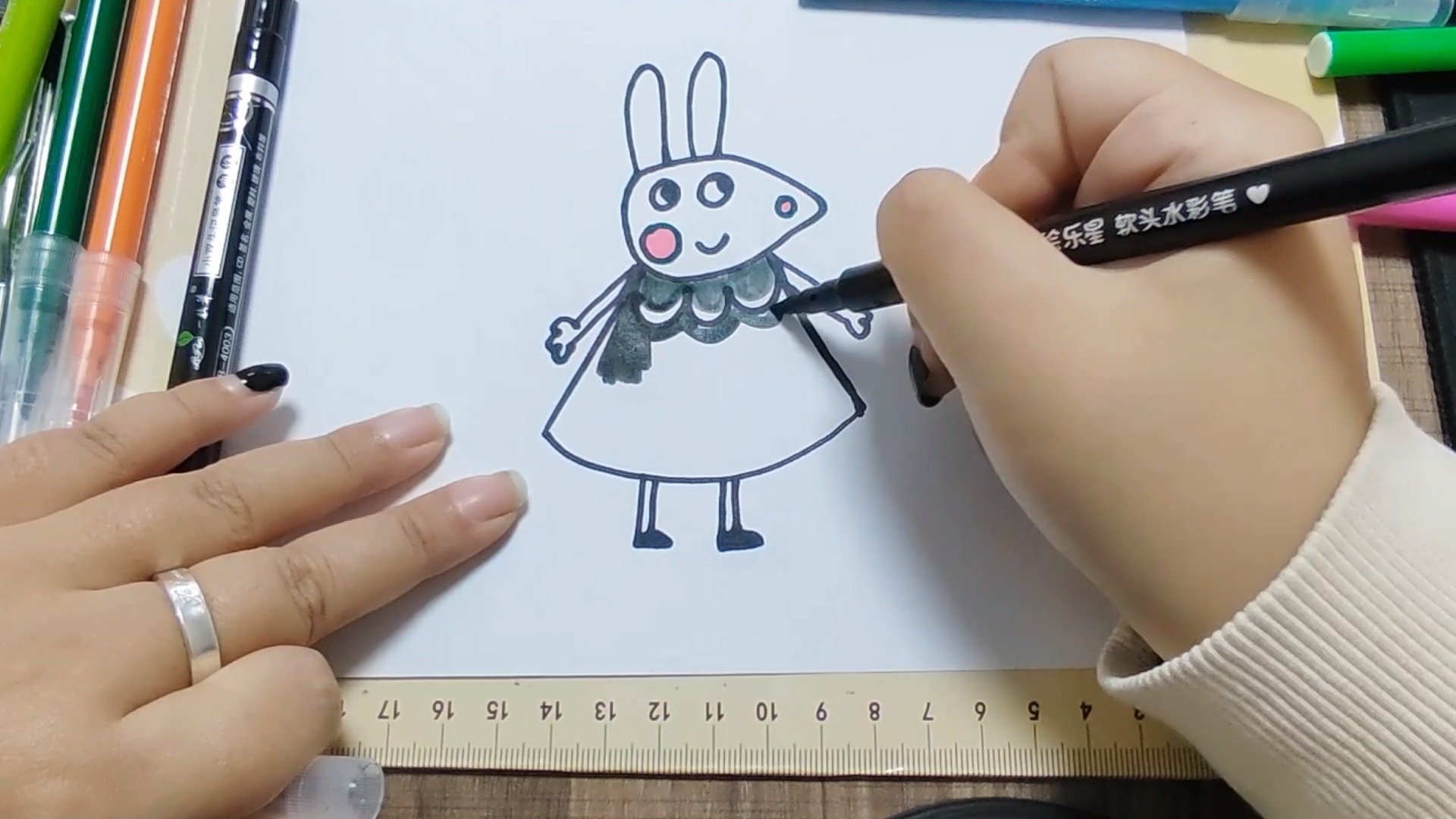 小朋友们好我是娟娟教你们画个小兔子瑞贝卡赶紧画起来吧