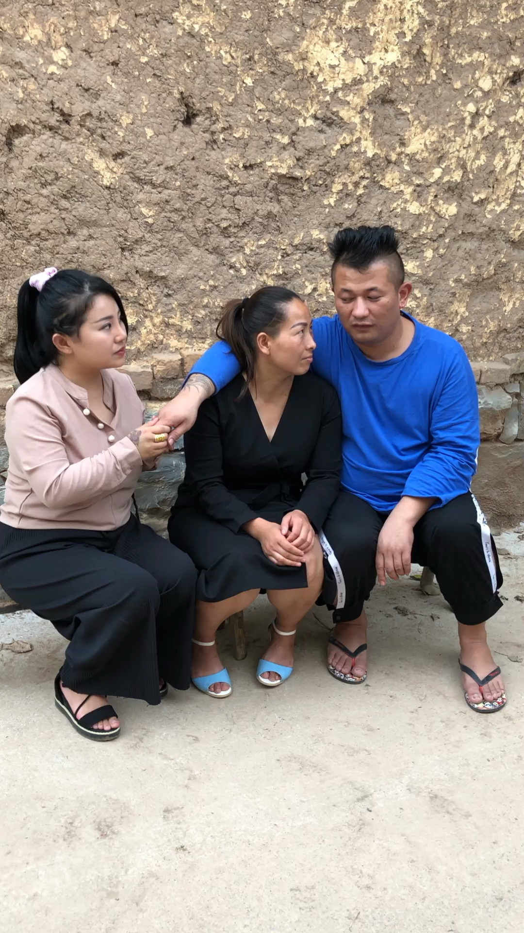 农村三个人的关系