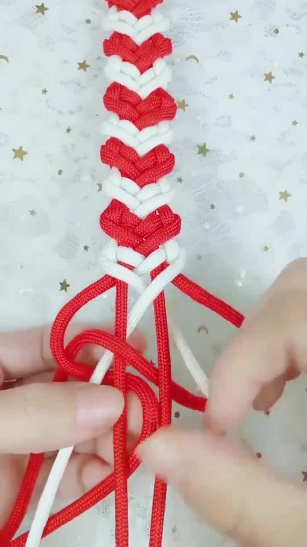 个性手环的编织教程,简单好学却非常好看的编法,赶快记住吧!