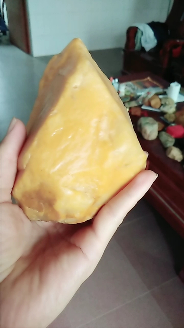 大块黄腊石冻料