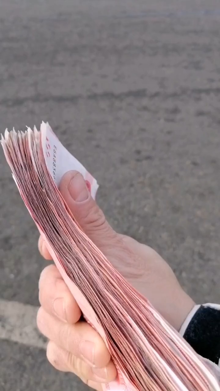 不要晒钱到了医院都是纸.