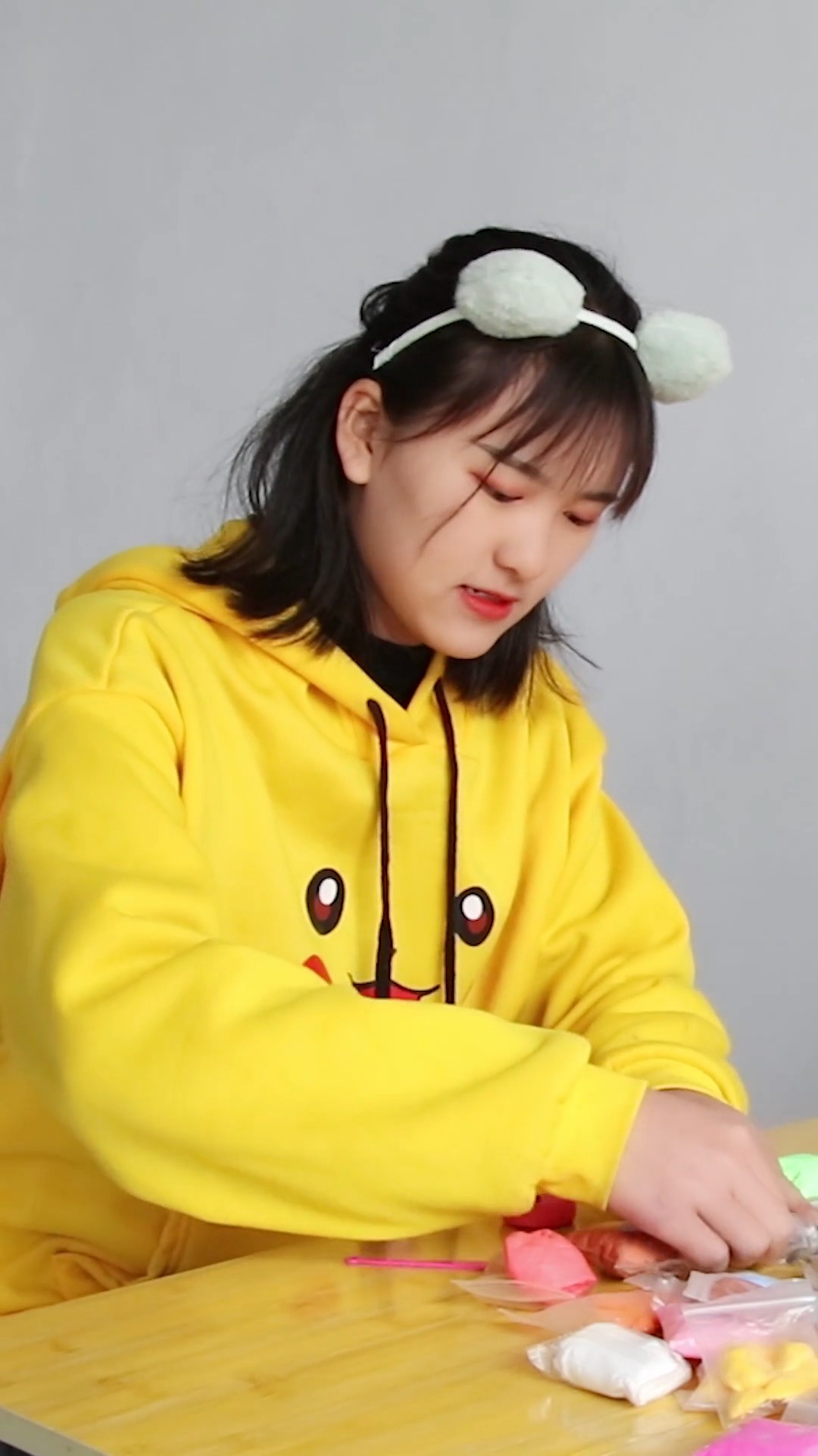 创意手工diy#小晴用粘土捏昆虫,没想做出了七星瓢虫和毛毛虫,真有 !!