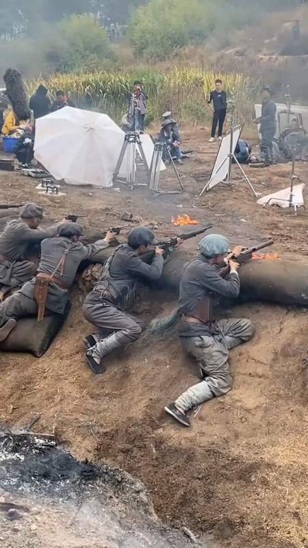 拍摄花絮#拍戏现场,原来打仗的戏这样拍出来的!