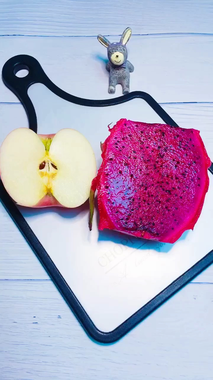 火龙果苹果泥,缓解宝宝便秘哦