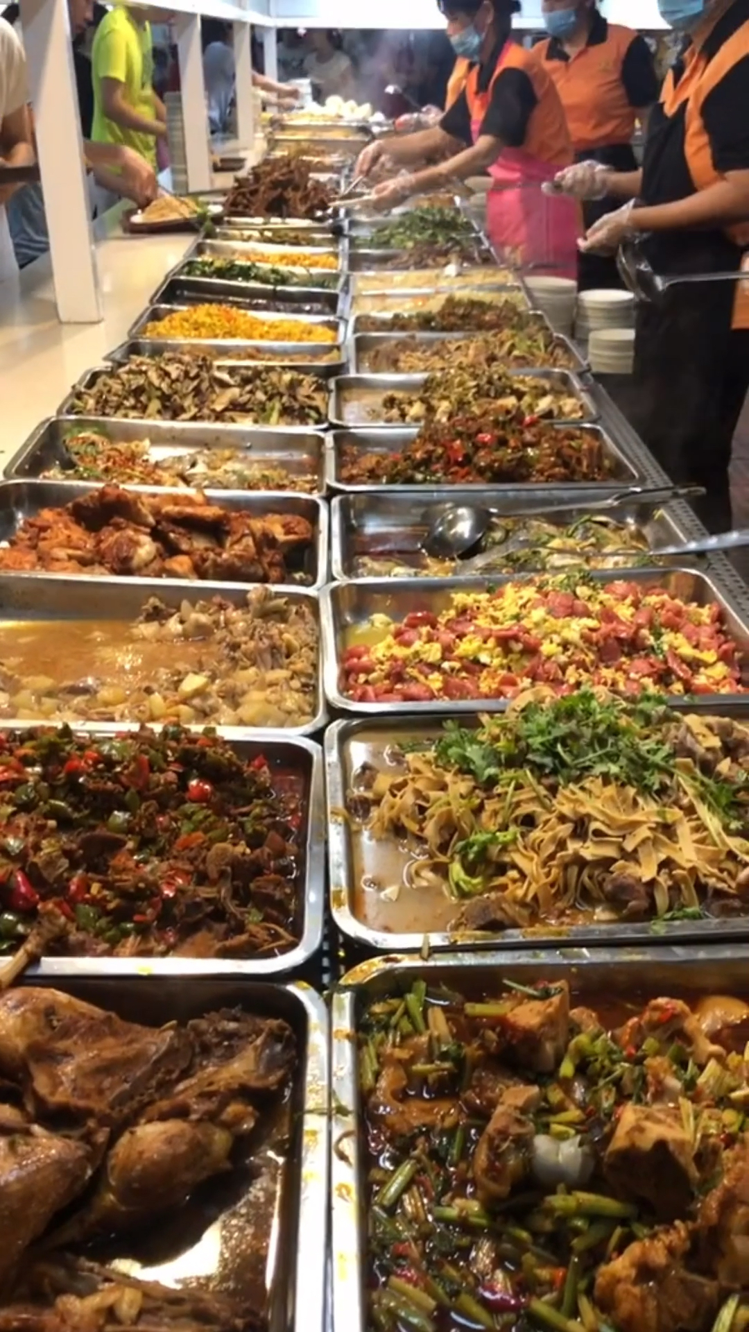 工厂食堂饭菜还可口吗?