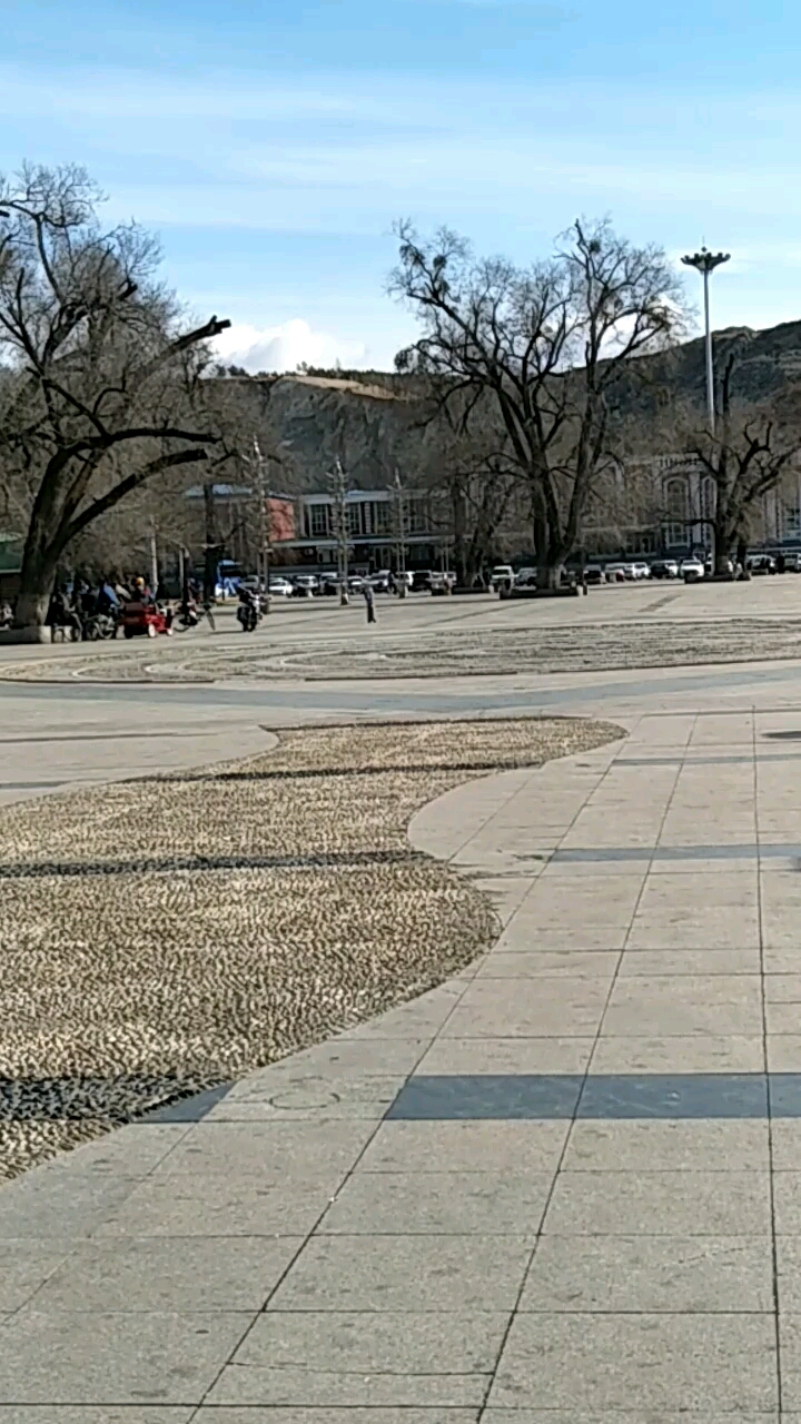 扎兰屯火车站广场