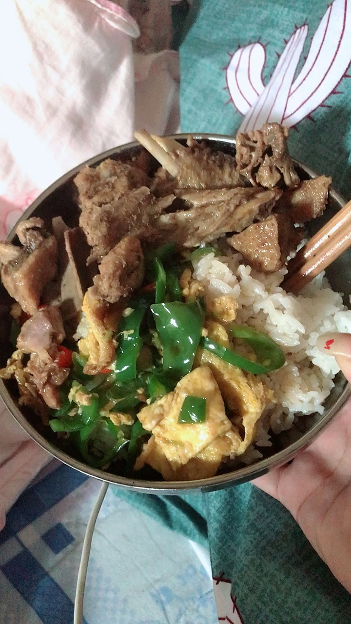幸福就是有人端饭到床头