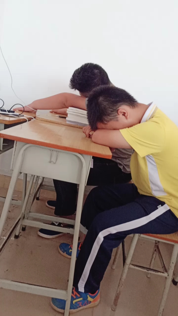 上课睡觉