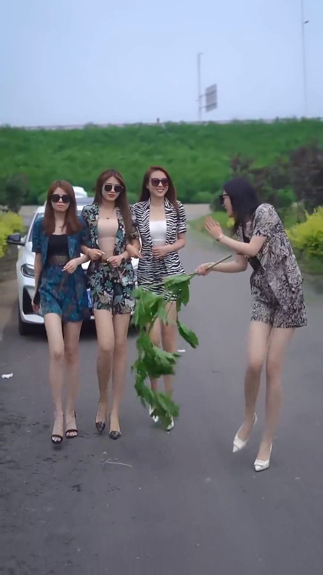 我搞笑你开心#一群好看的小姐姐,能玩出什么新高度,长见识了