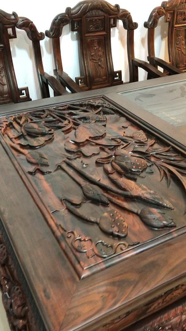 耗时耗工三百多天,手工深雕荷花茶桌