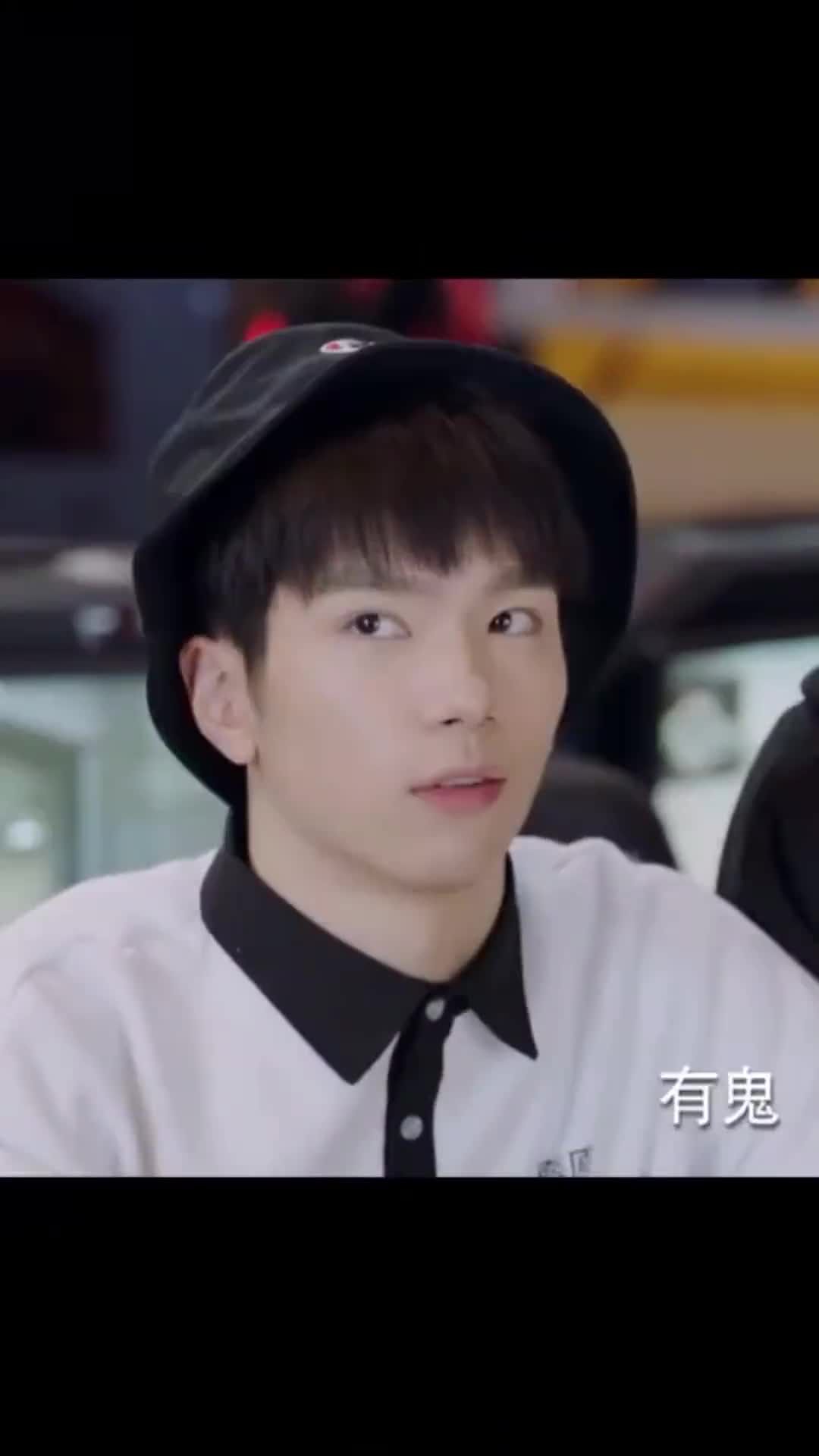 余承恩demo戴风小可爱亲爱的热爱的看见你就想笑