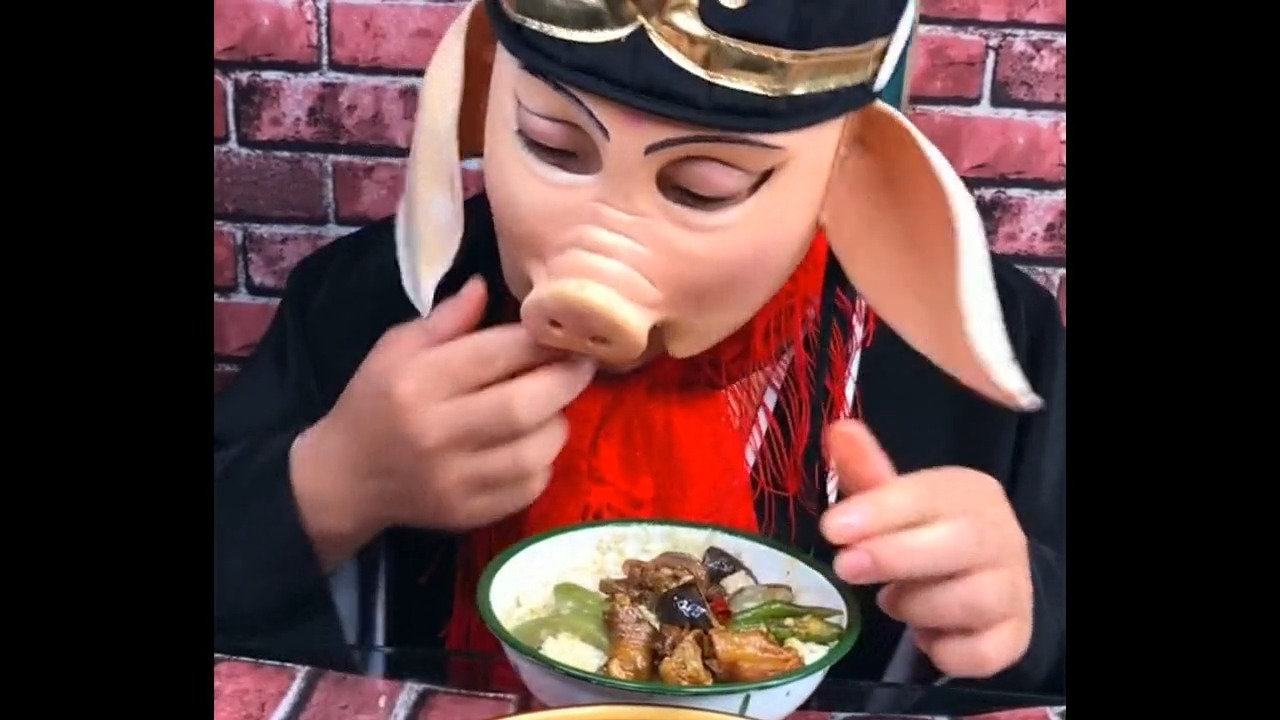 猪八戒吃饭香不香?看看人家碗里面的饭菜,小生活过得真不错