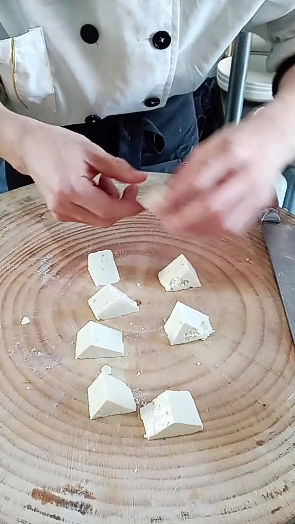 自制美食#菱形豆腐块的切法