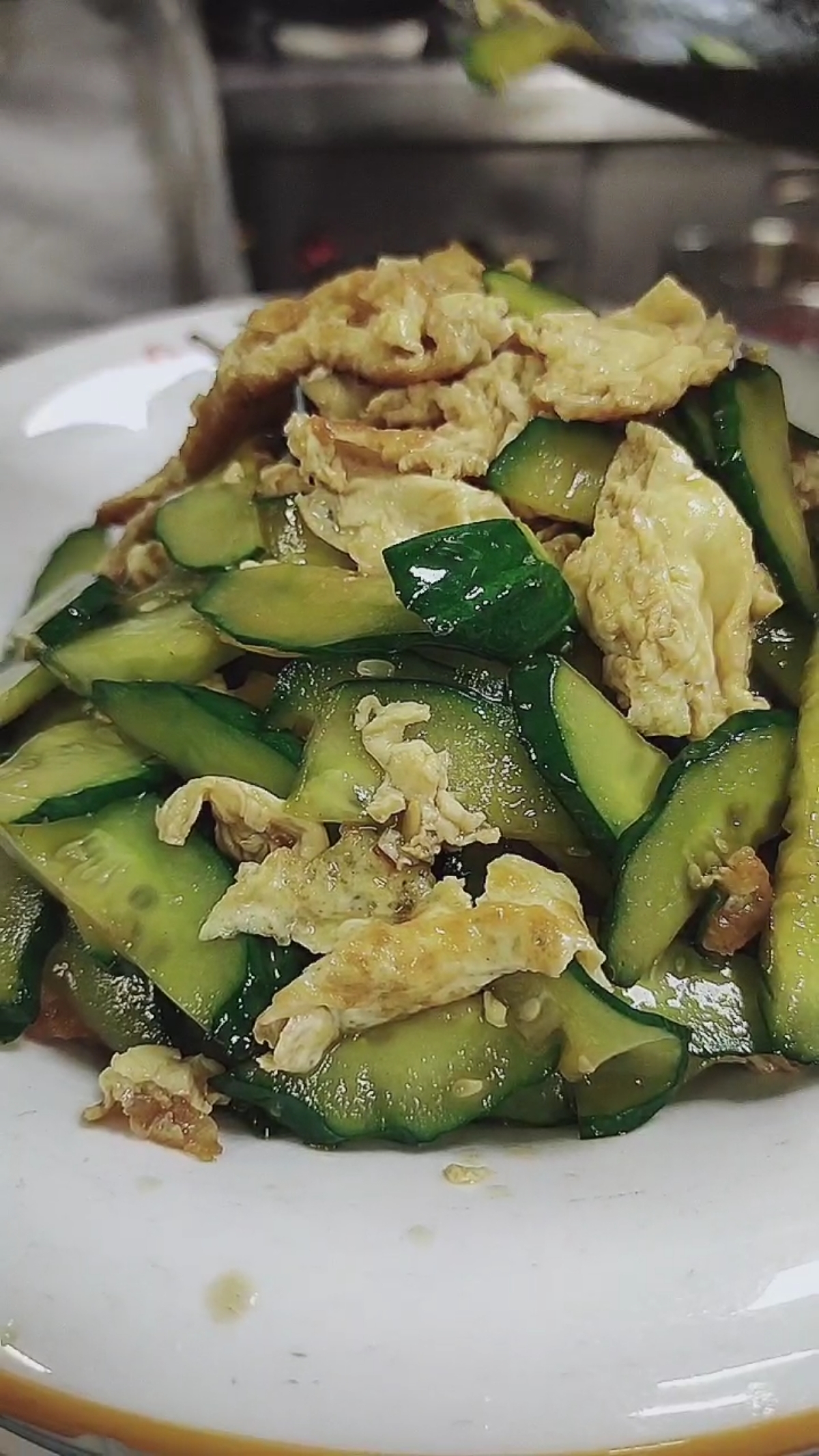 秀出你的拿手菜#鸡蛋炒黄瓜片,看着就有食欲.