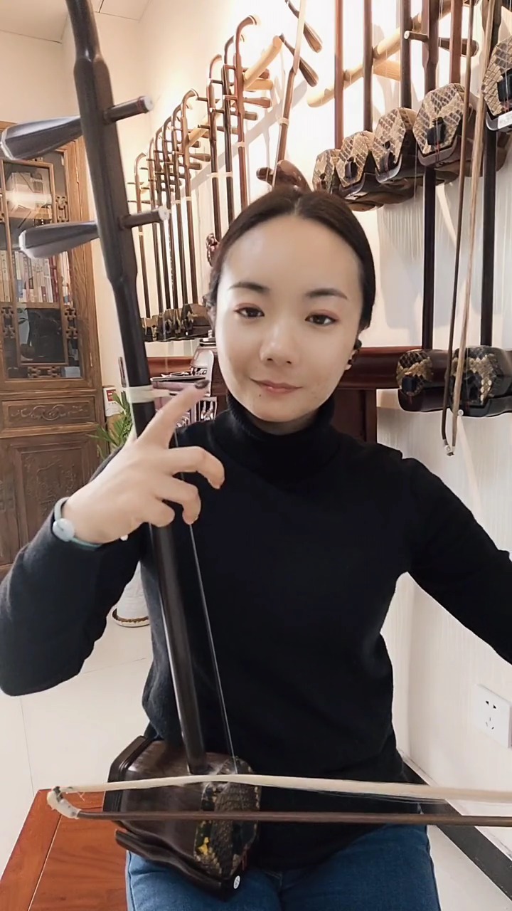 古典中国风#国风民乐艺术欣赏,二胡演奏《绒花》,弘扬民乐文化-度小