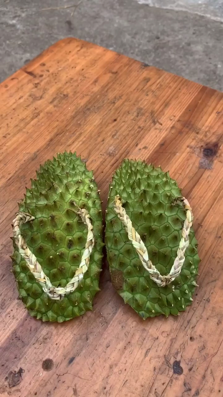 全民正能量#吃完的榴莲壳不要扔,做出的鞋子防脚臭!