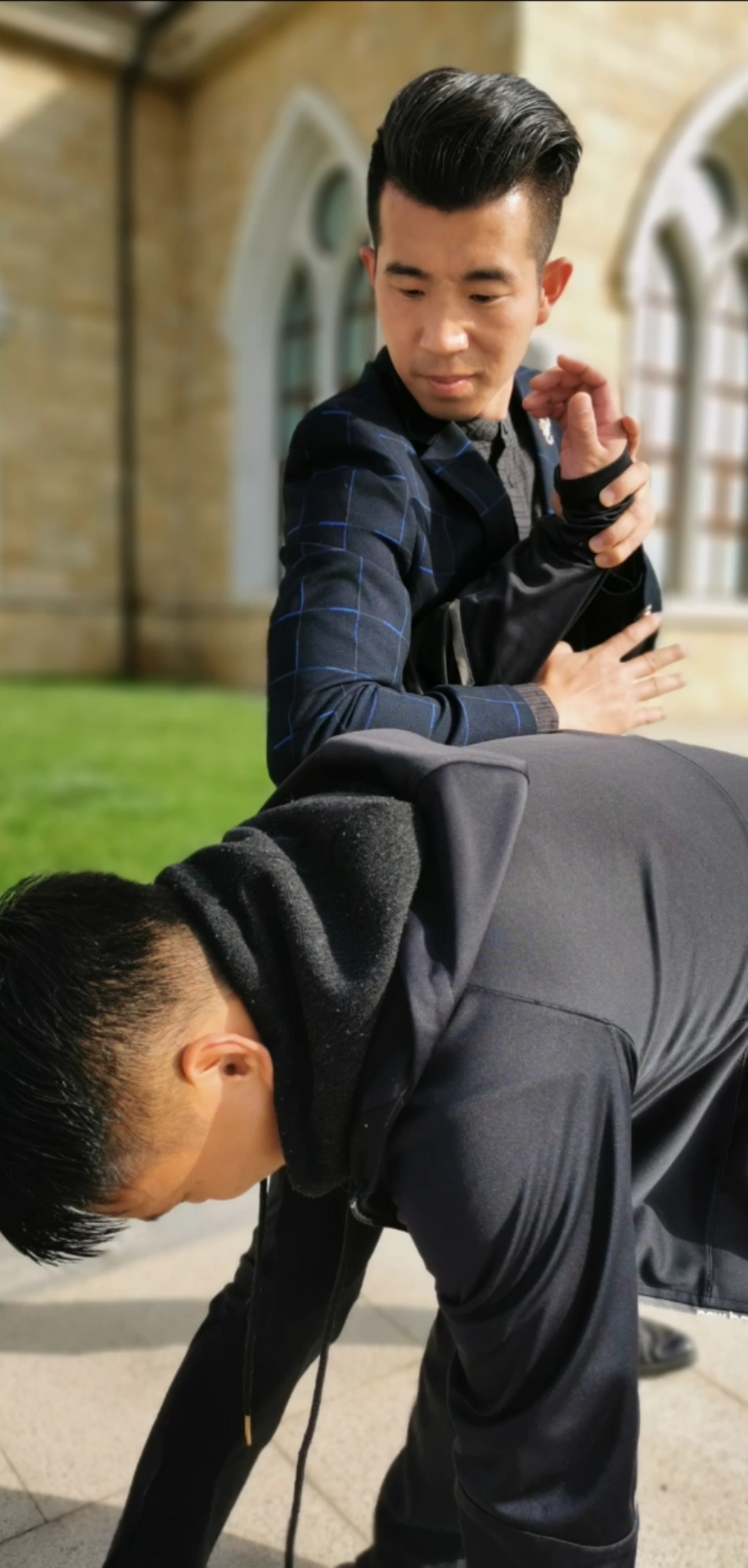 中国好青年#背后搭肩挑衅,摇闪贴身一招制敌!