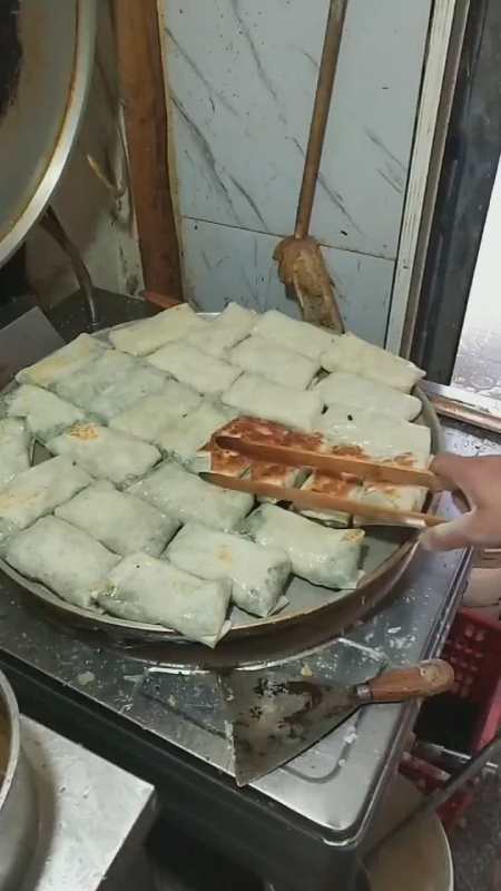 和面一斤面六两水三克盐活成面团冬天用温水活面夏