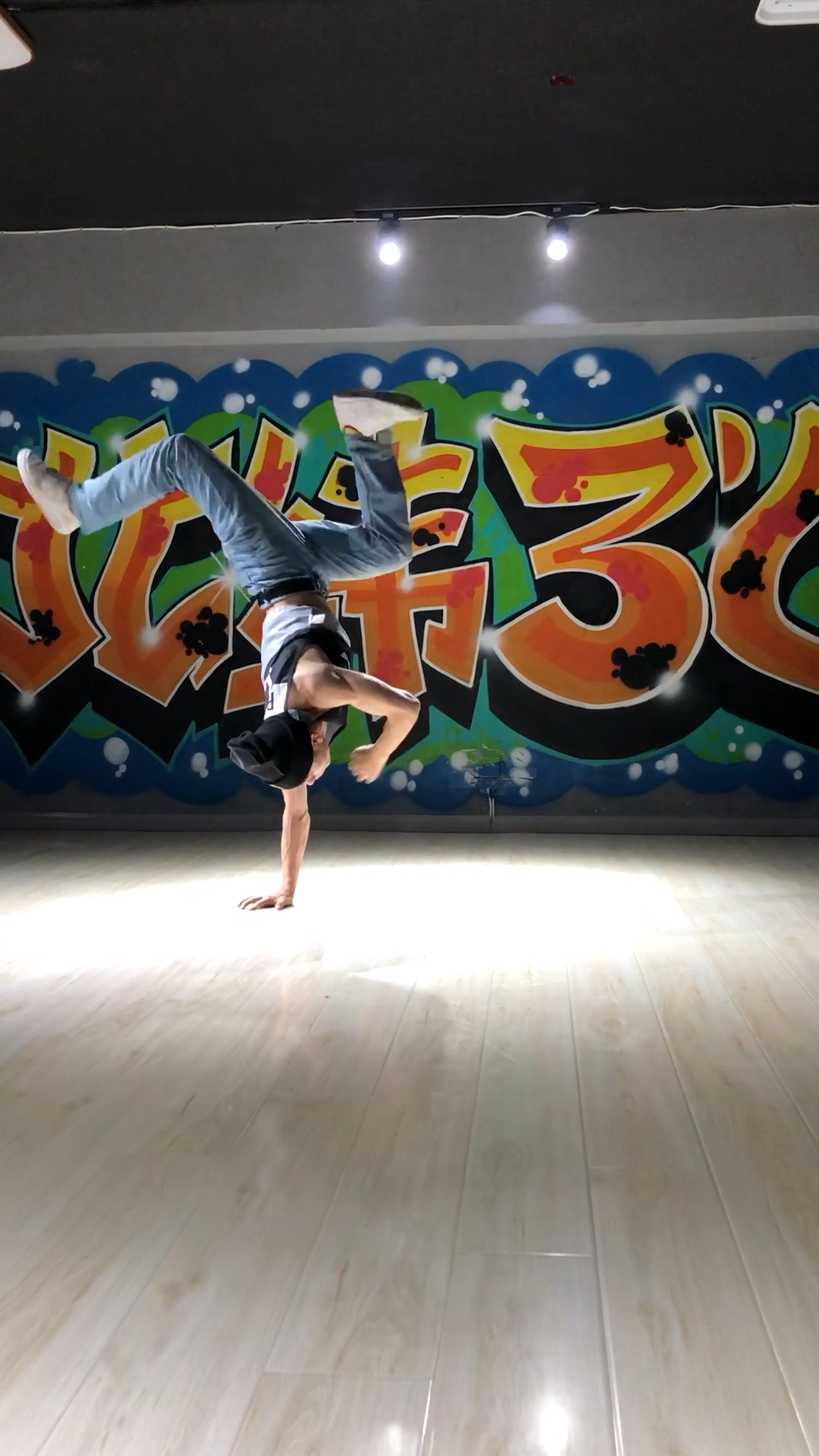 街舞 单手跳练习