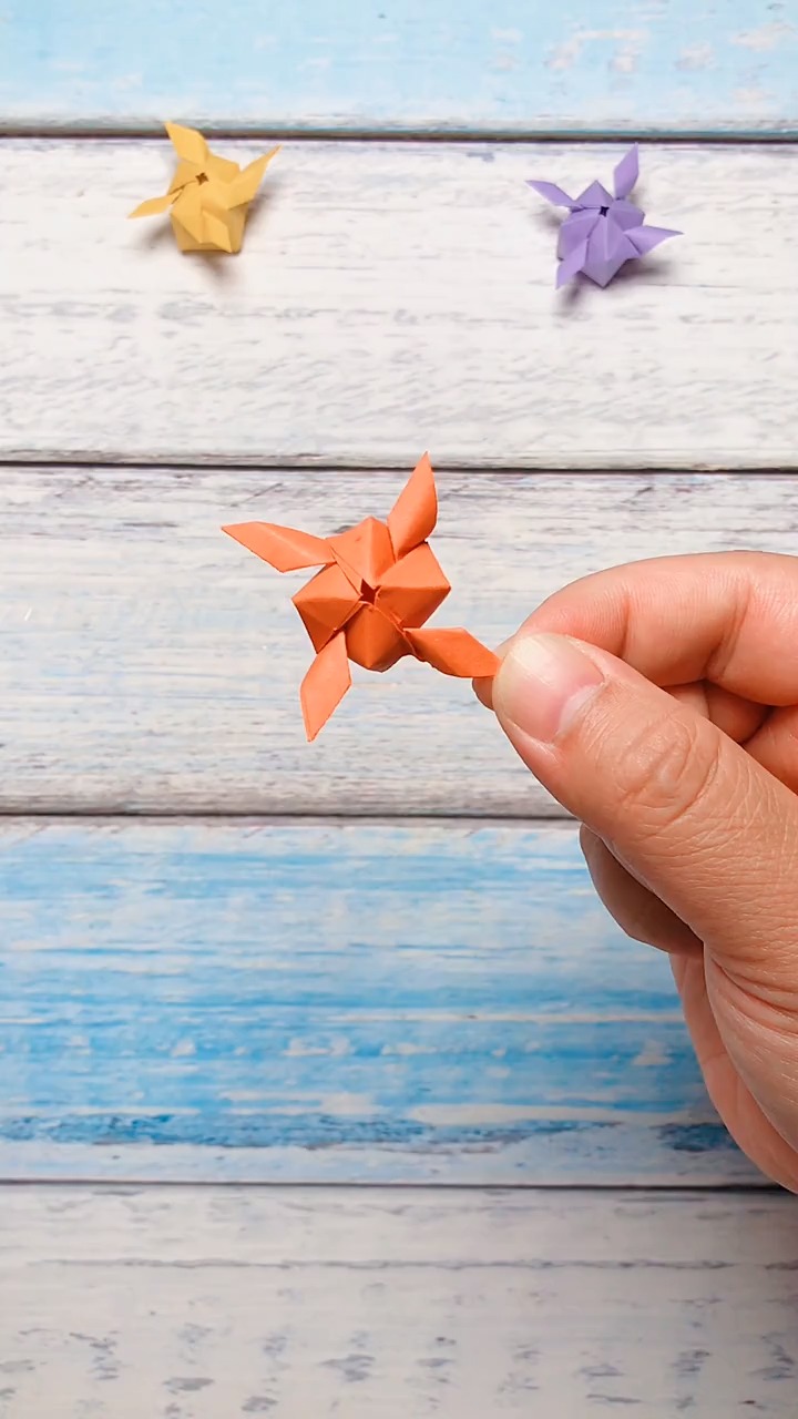 手工折纸从空中扔下去会像风车一样转呀转哟