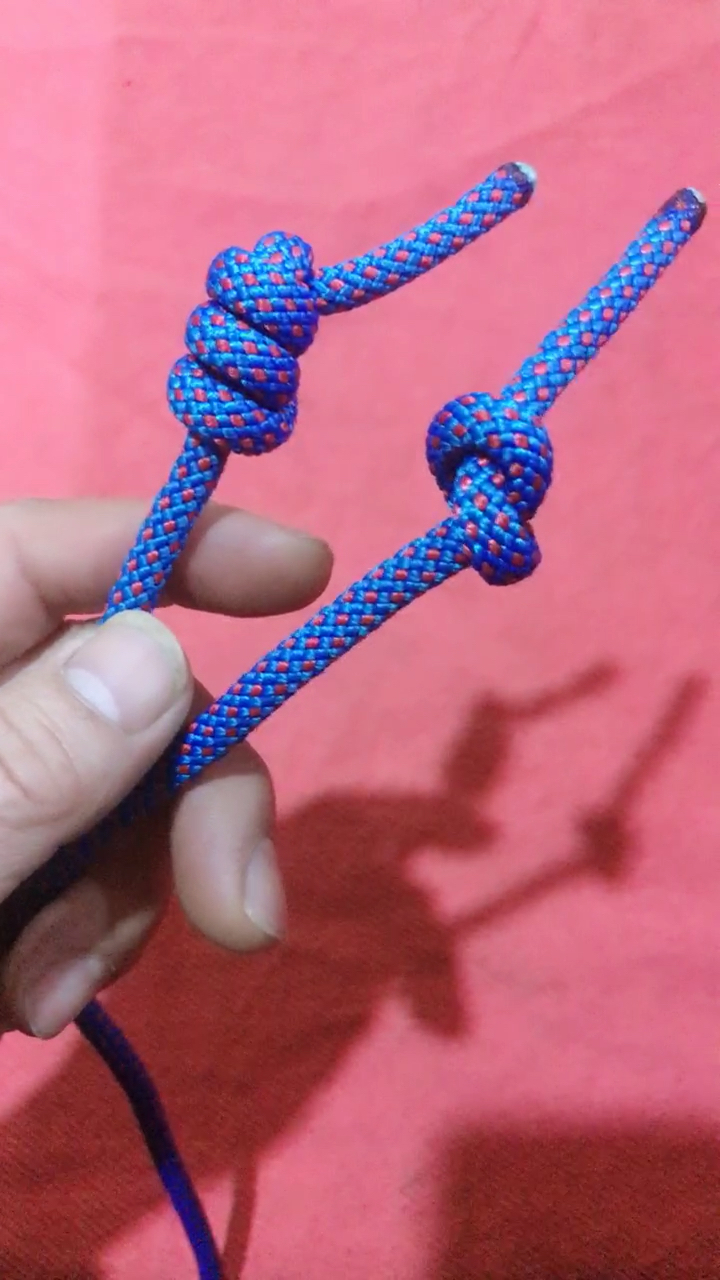 反手结合多重反手结的打结方法.