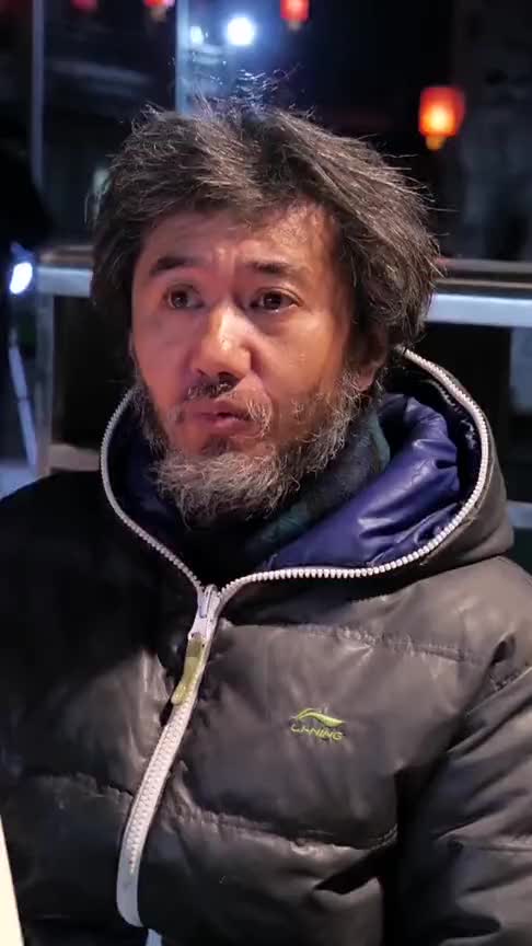 扇子哥12年前在书院门摆地摊,12年后仍然坚守着,从未涨价!