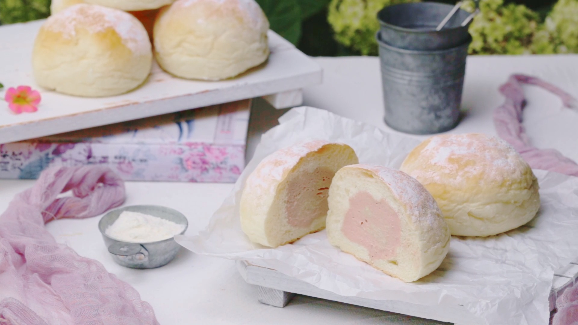 夏日清新树莓网红日式冰面包,冰凉冰淇淋馅