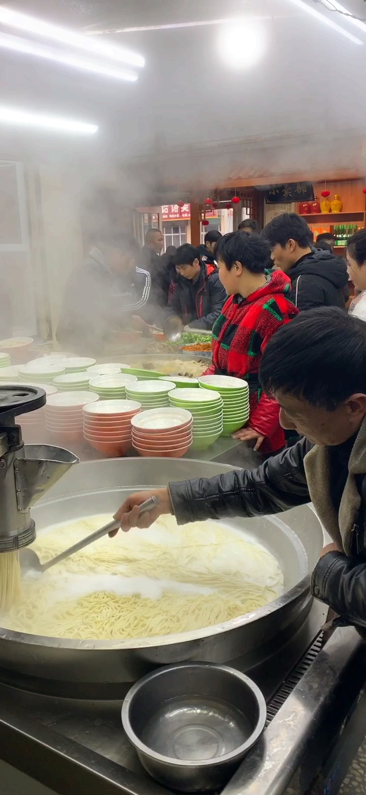面馆的厨房是这样哒