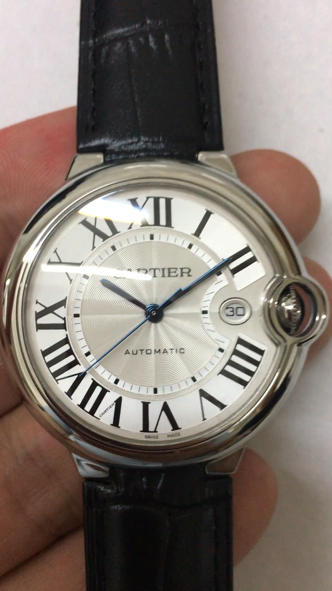 卡地亚蓝气球系列真皮带自动机械男表,蓝宝石玻璃,316l精钢表壳,蓝钢