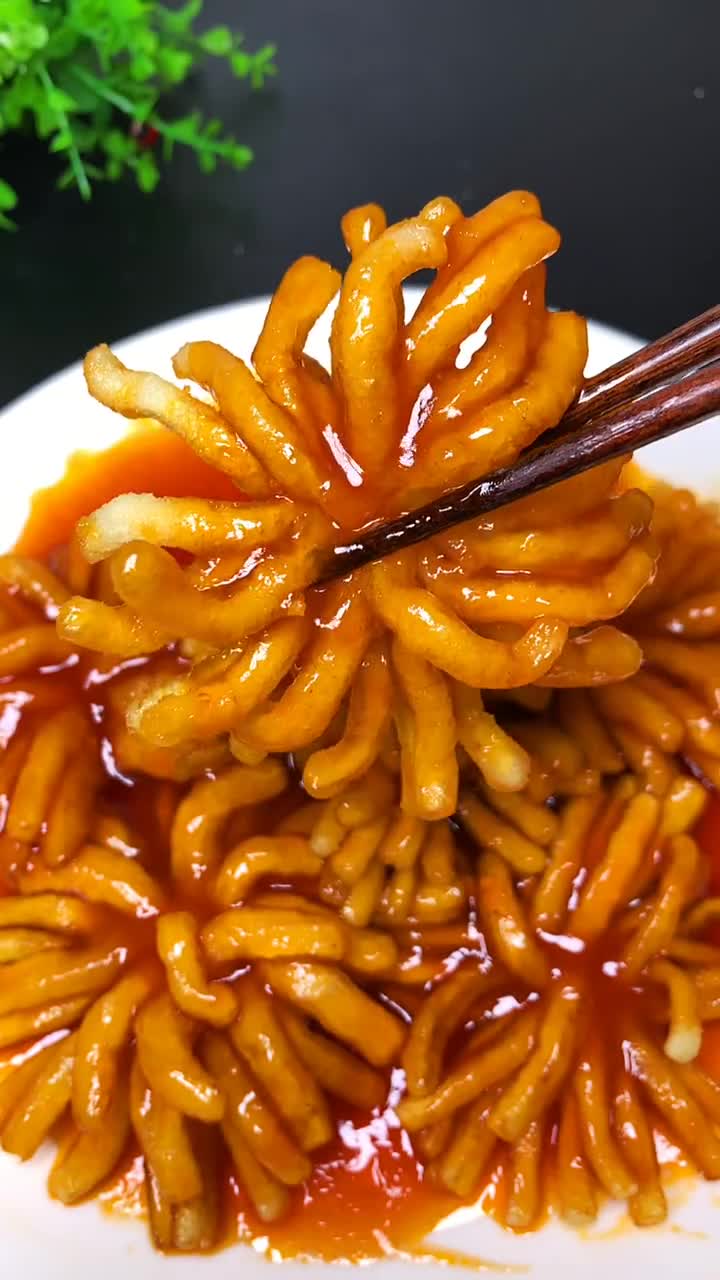 家里来客,做一道简单又好吃的菊花茄子,酸甜酥脆,好吃又好看