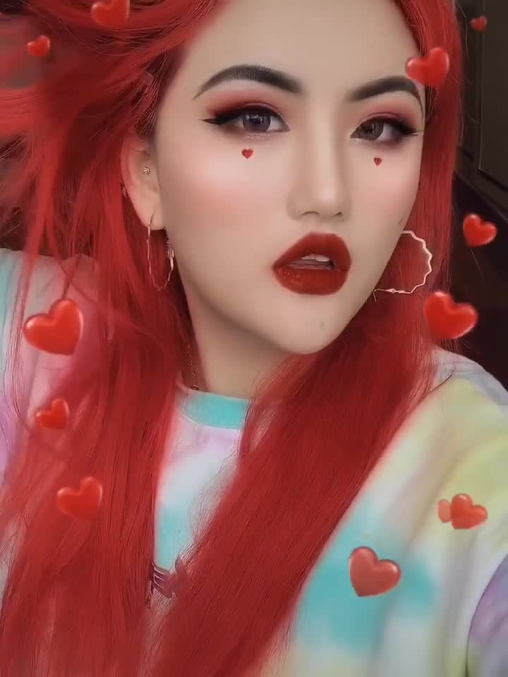 听说男生都喜欢黄头发的妹妹我红头发妹妹不服