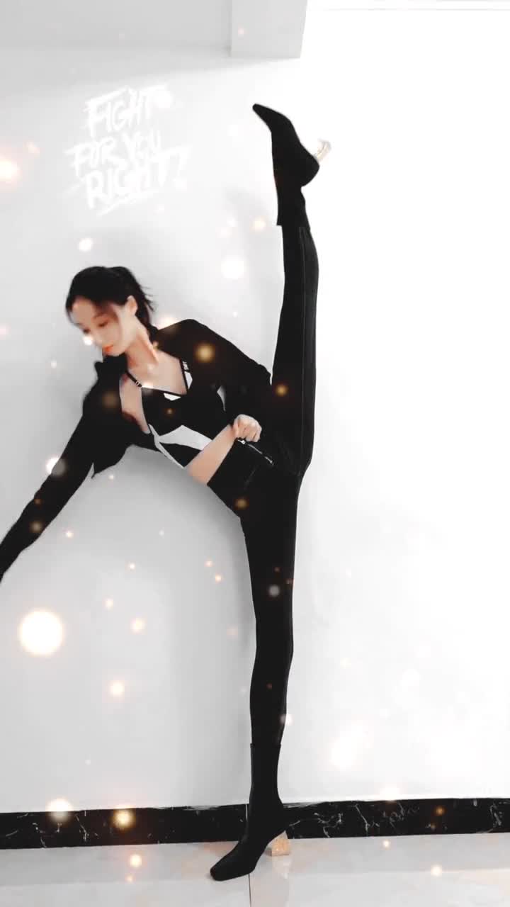 不一样的人生#我是一个穿高跟鞋可以劈叉的女孩子.