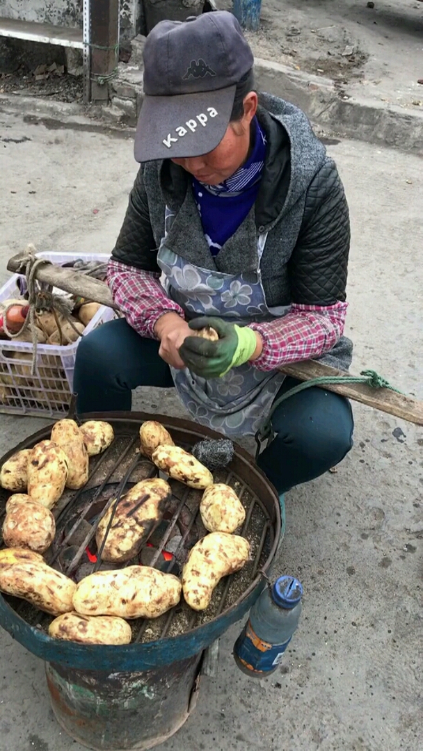 云南昭通烧洋芋,百分之九十的人没有吃