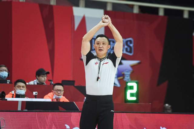 cba裁判风采闫军老师篮球裁判-度小视