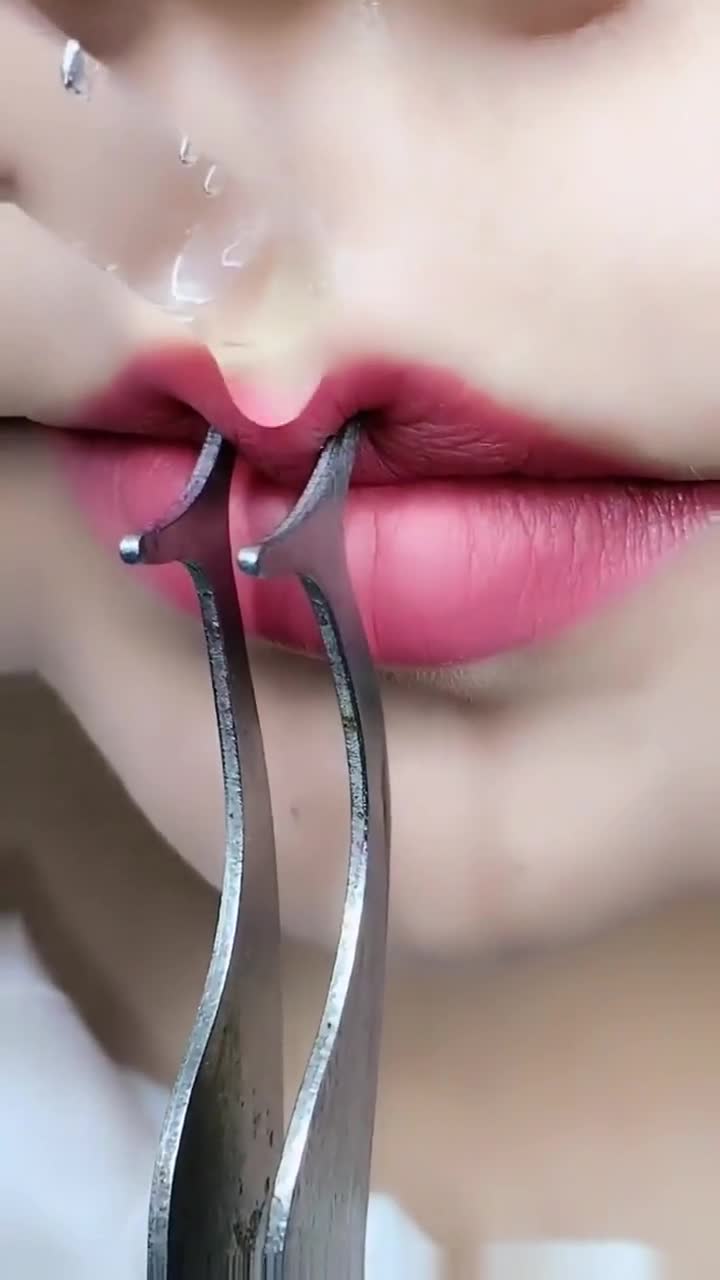 以前的口红都白抹了,原来唇珠都是这样打出来的,真是开眼了!