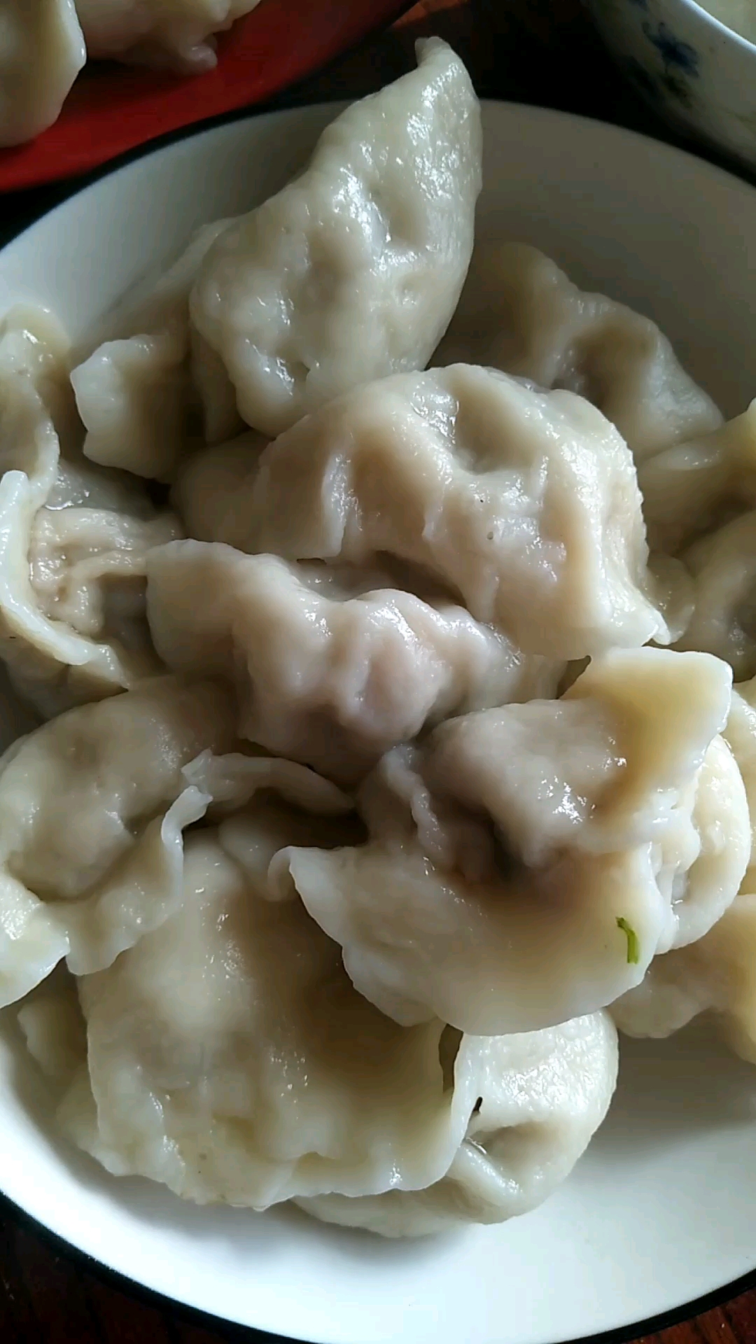 今天中午吃肉丸饺子呢