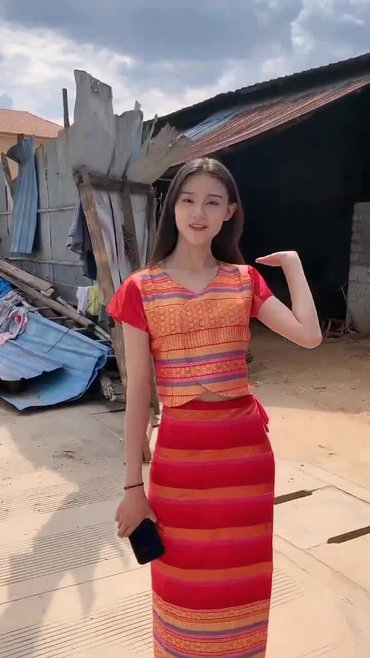 见识一下缅甸贫民区的房子,小姐姐劝告大家,要珍惜现在的生活!